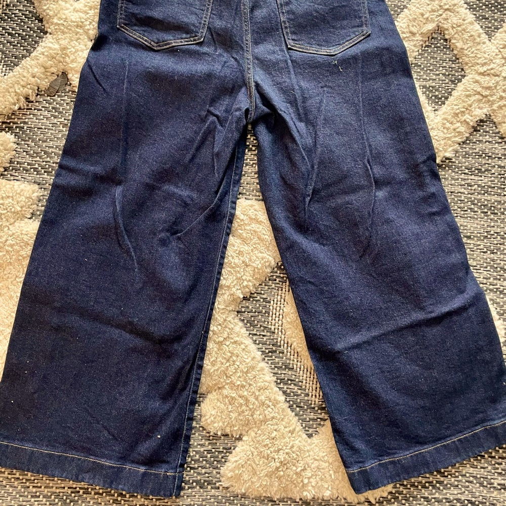 Fun wide-leg high waisted Banana Republic Blue Jeans, size 32. Never been worn!